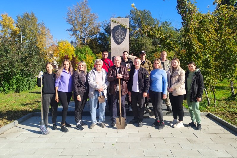 Сотрудники полиции в Рубцовске приняли участие в экологическом субботнике «Зеленая Россия»