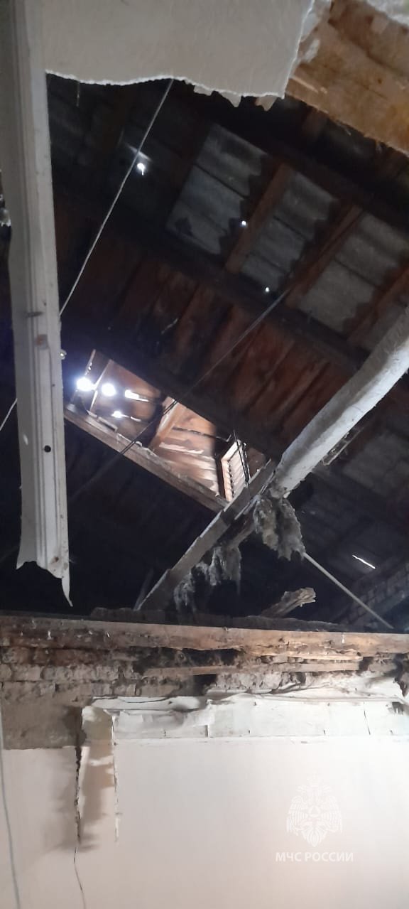 Обрушение потолочного перекрытия в жилом доме г. Рубцовска