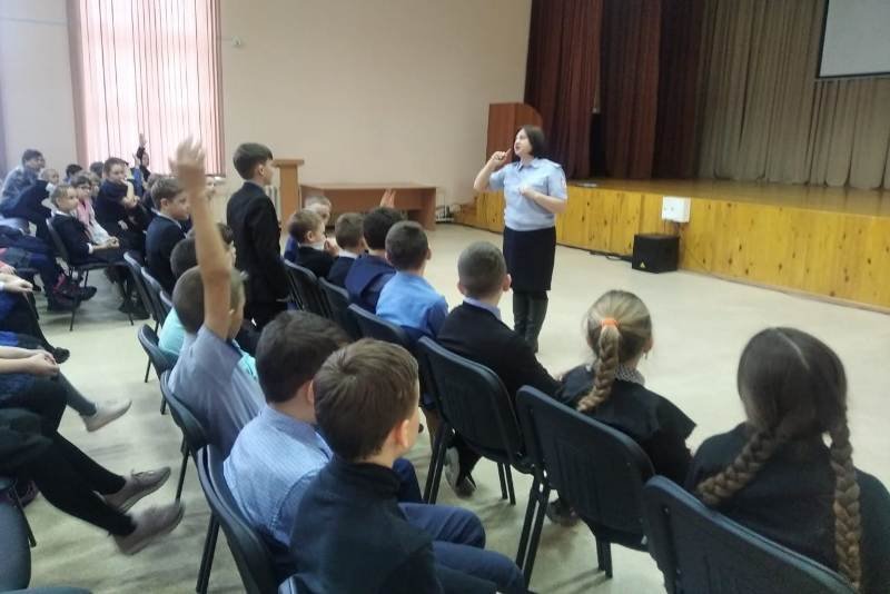 В Егорьевской школе прошло мероприятие «Каждому школьнику – световозвращающий брелок»